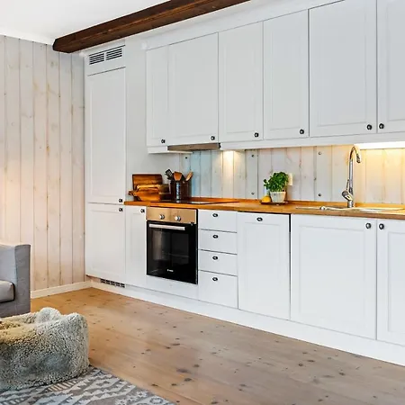 3 Bed Close To Everything Apartment *